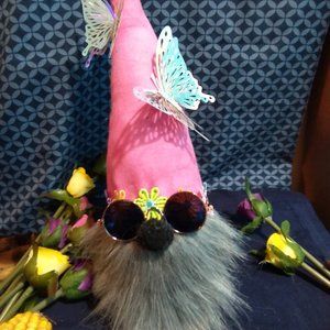 Gnome with Pink Hat and Butterflys - Also looking Cool with his Glasses~